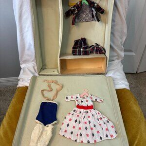 Vintage 1960s Barbie Carrying Case with a lot of clothes